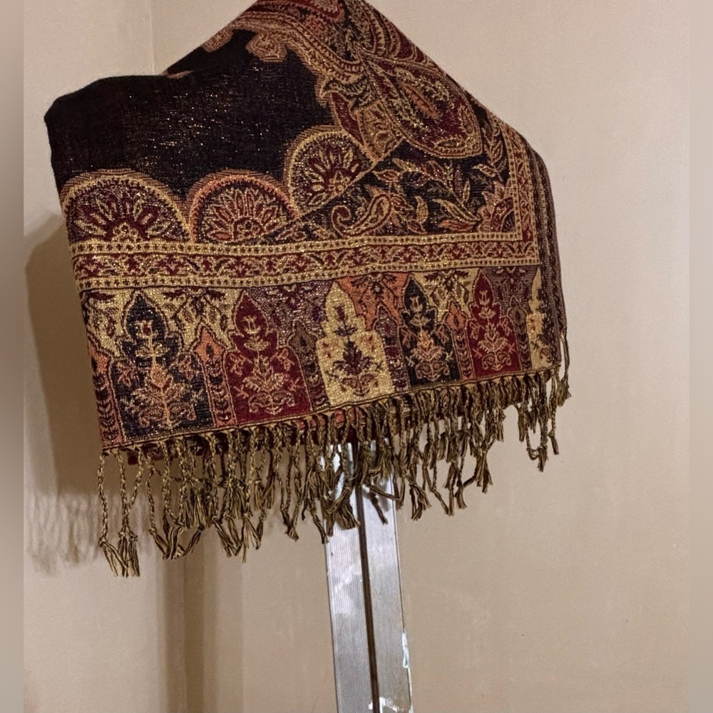 Elegant Paisley Burgundy & Gold  Shawl/Wrap/Scarf  with Fringe - Picture 3 of 7